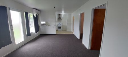 Spacious 2 Bedroom, 1 Bathroom unit - Photo 5