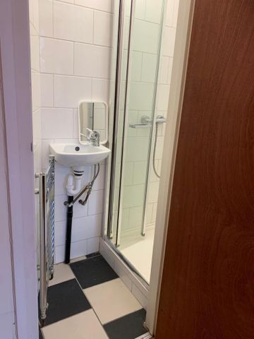 1 bedroom bedsit to rent - Photo 4