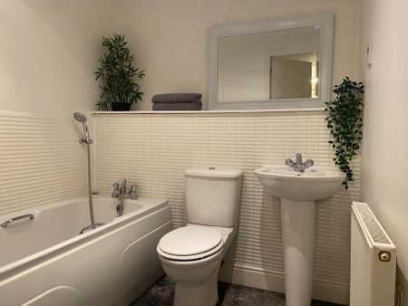 2 bedroom flat to rent - Photo 4