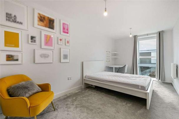 Mole Road, Hersham, Walton-on-thames, Surrey, KT12 - Photo 1