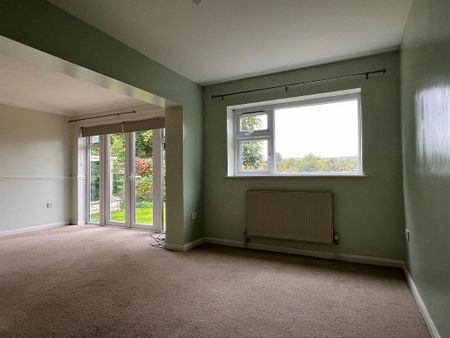 4 bedroom detached house to rent - Photo 2