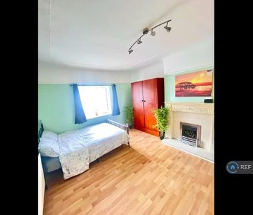 1 bedroom in a house share to rent - Photo 4