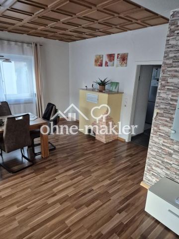 Helle, großzügige 4 Zimmer Maisonettewohnung mit Balkon und Garage - Photo 2