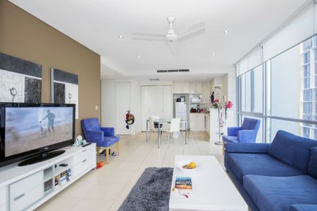 Modern Apartment with Stunning Views in Southport - Photo 3