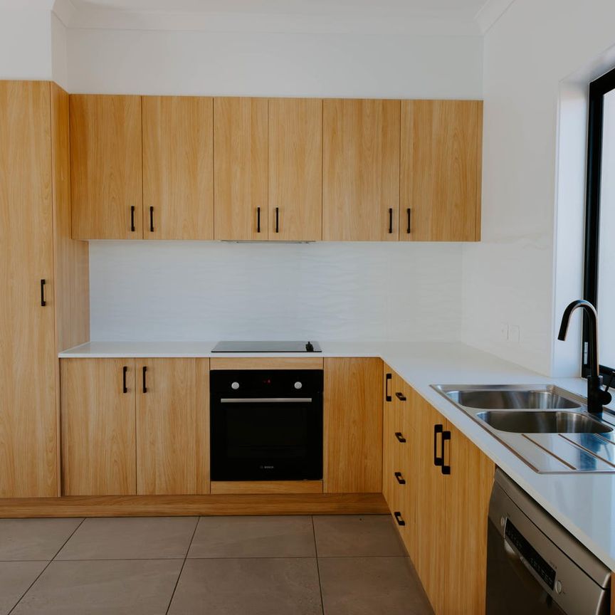 A selection of brand new 2 bed units for lease - 6 month lease term only *Initial access for inspections via Morgan Way - Photo 1