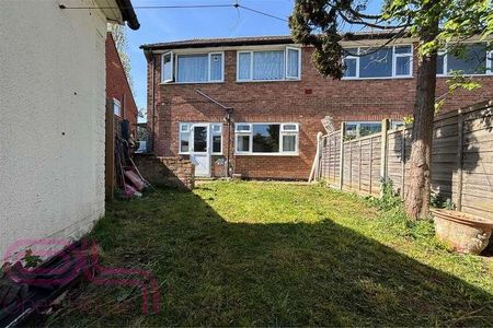 Wolsey Close, Hounslow, TW3 - Photo 2