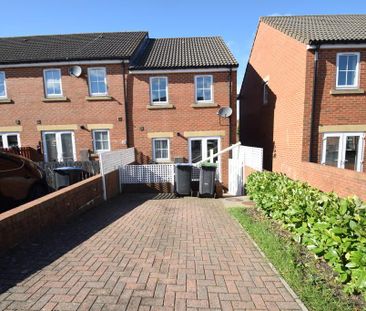 3 bedroom end of terrace house to rent - Photo 4