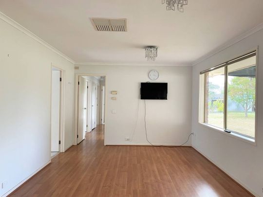 Spacious Home in a Quiet Court Location - Photo 1