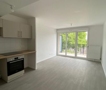 Location Appartement 2 pièces 38m² CLICHY SOUS BOIS 93390 - Photo 2