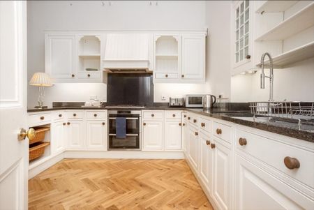 3 bedroom flat to rent - Photo 5