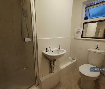 1 bedroom in a house share to rent - Photo 5