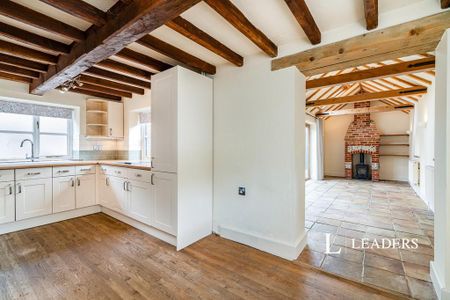 4 bedroom detached house to rent - Photo 4