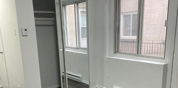 LEASE TRANSFER - STUDIO - 5 MINS FROM JEAN TALON METRO - ALL UTILITIES INCLUDED - $1025/M - Photo 2