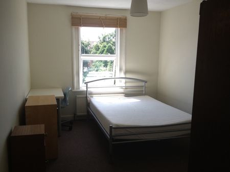 6 Bed Terraced House, Stafford Road, SO15 - Photo 3