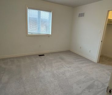 For Lease - 1202 Atkins Drive, Newmarket, Ontario - Photo 5