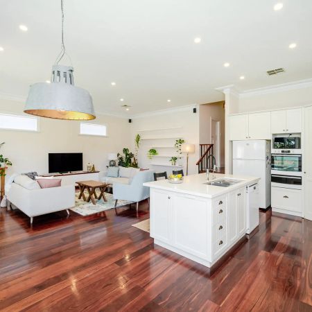 Gorgeous Character Home - Six Month Lease - Photo 5