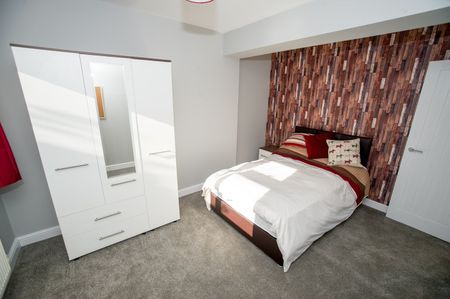 6 Bed Semi-Detached House, Heath Hill Avenue, BN2 - Photo 3