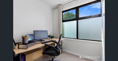 Modern Luxury Living: 3 Bed, 2 Bath Town Residence in Mount Waverley - Photo 3