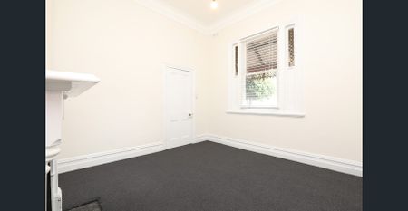 Light-filled home in leafy Flemington - Photo 2