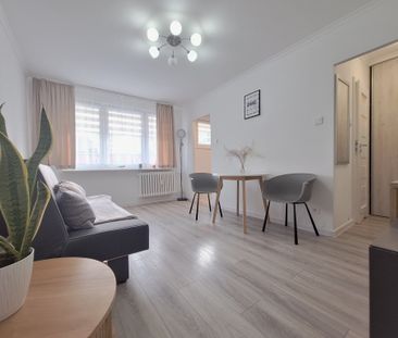 Nowa i pachnąca kawalerka na popularnym osiedlu - Photo 1