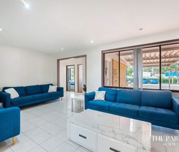 Single Level Residence in Prime Location! - Photo 2