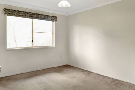 EAST SIDE TOWNHOUSE - Photo 2