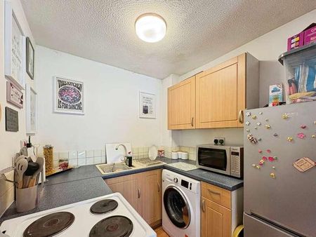 Farndon Close, Northampton, NN3 - Photo 3