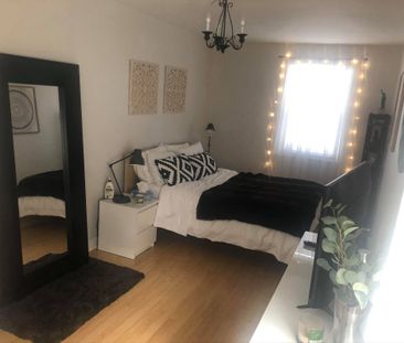 For Lease - 39 Ellerby Square, Vaughan, Ontario - Photo 2