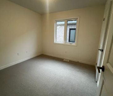 For Lease - 24 Phoenix Boulevard, Barrie, Ontario - Photo 5