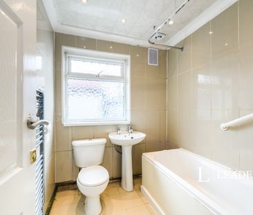 5 bedroom bungalow to rent Milton Road, CR3 - Photo 2