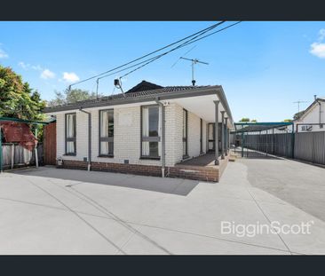 Comfortable Family Home in Prime Springvale Location - Photo 4