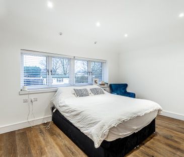 4 bedroom semi-detached house to rent - Photo 4