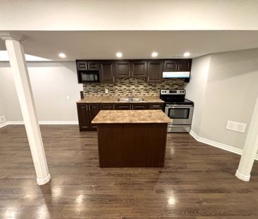 For Lease - 866 Francine Crescent, Mississauga, Ontario - Photo 5