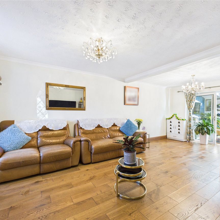 Treesmill Drive, Berkshire Treesmill Drive, Berkshire - Photo 1