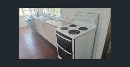 Railway Estate 3-Bed Home with A/C, Garage, Available December 2025. $600 pw. - Photo 4