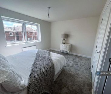 4 bedroom semi-detached house to rent - Photo 6