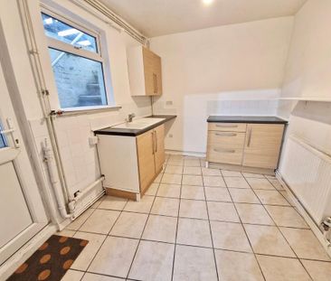 2 bedroom maisonette to rent - Photo 4