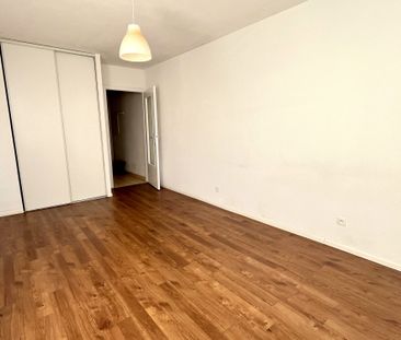 Un lumineux studio en très bon état général Esplanade / rue de Stut... - Photo 2