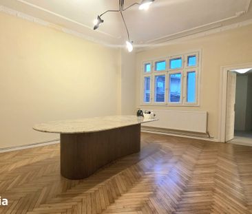 Armeneasca Etaj in vila / Showroom/ It/ Creatie - Fotografie 1