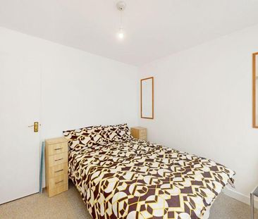 3 bedroom mews to rent - Photo 6