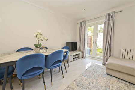 2 bedroom house - mid terrace - Photo 2