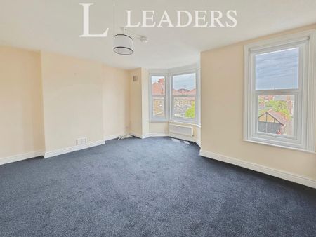3 bedroom flat to rent - Photo 5