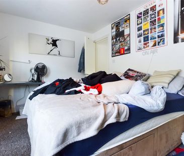 4 bedroom apartment to rent - Photo 3