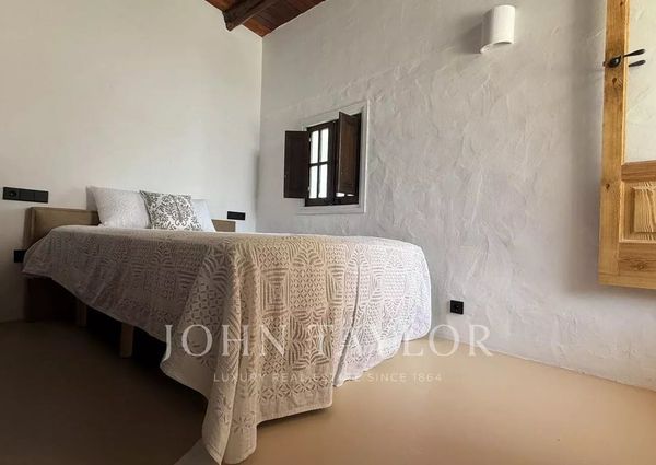 Cala Llonga, Balearic Islands 07849