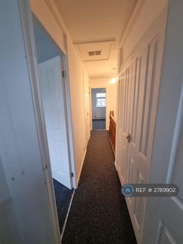 2 bedroom terraced house to rent - Photo 2