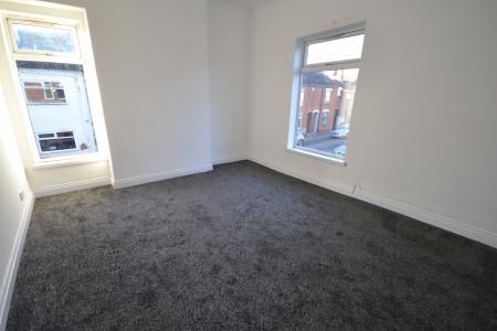 2 bedroom Terraced House To Let - Photo 4