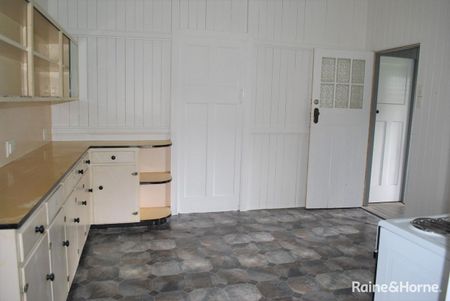 CHARMING 2 BEDROOM UNIT - Photo 4