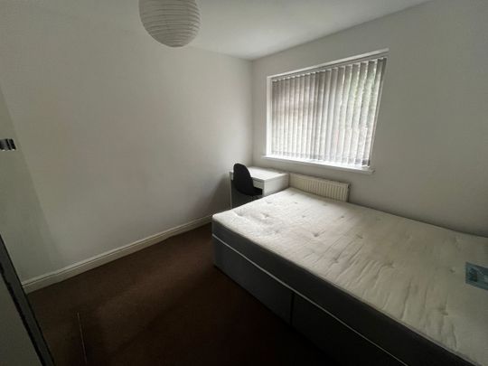 Room in a Shared House, Brentbridge Road, M14 - Photo 1