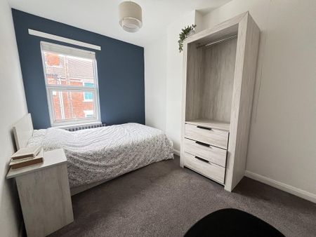 4 bedroom terraced house to rent - Photo 4