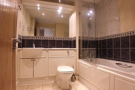 Room in a Shared Flat, Barrier Point Road, E16 - Photo 4